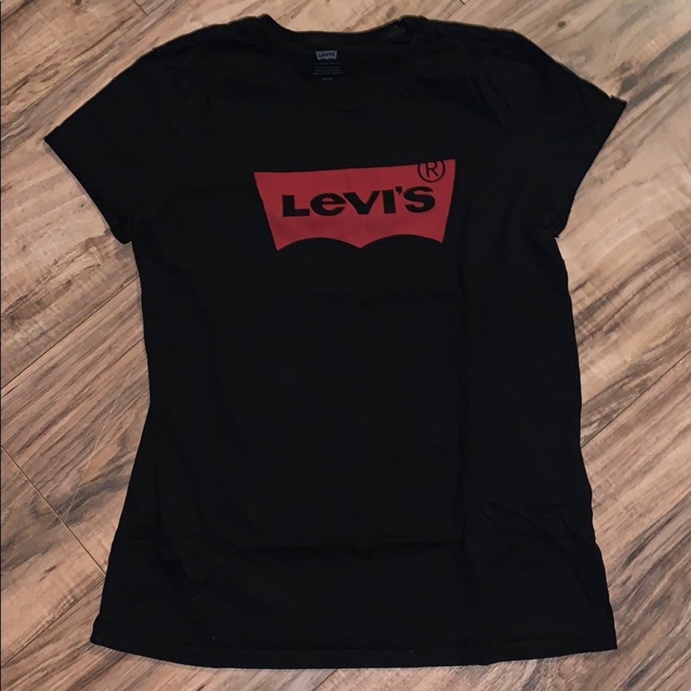 Levi’s t-shirt
